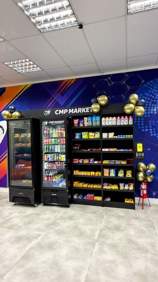 Unidade CMP Market com mural personalizado na parede