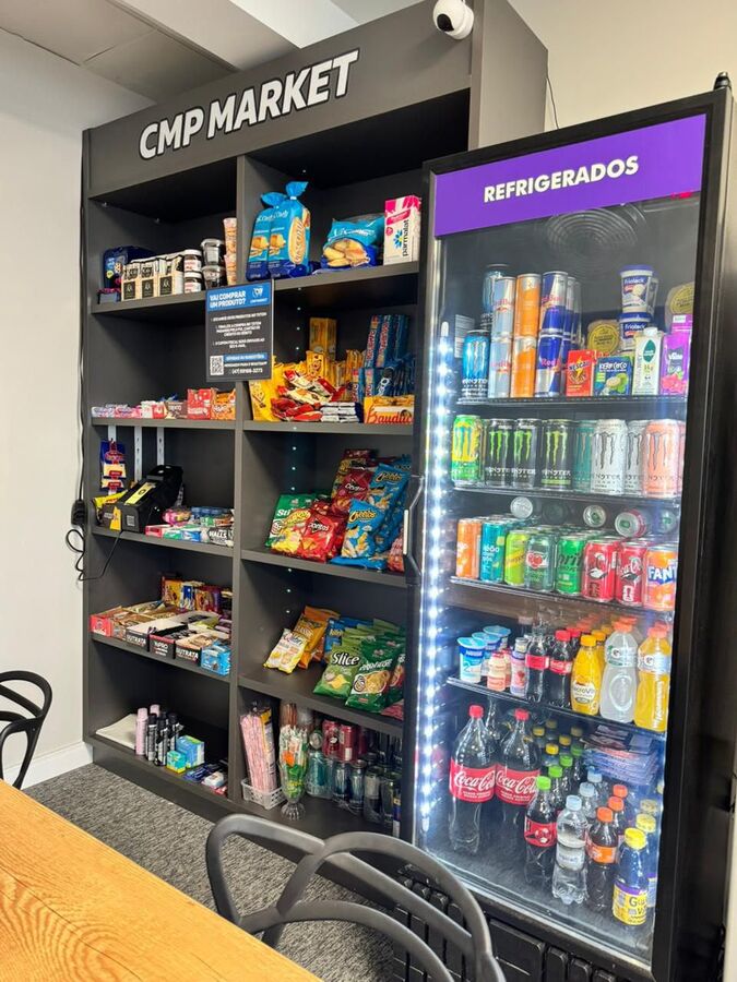 Sala de produtos refrigerados do CMP Market